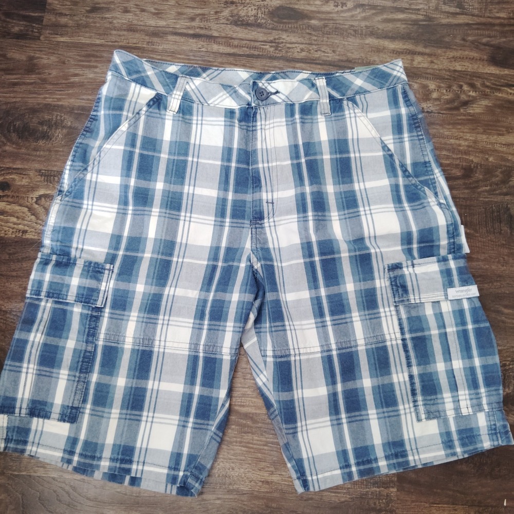 Wrangler Cargo Shorts Men's Size 32 Blue Plaid Relaxed Fit NWT